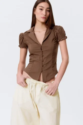 Fitted Short-Sleeved Resort Shirt – Striped Brown