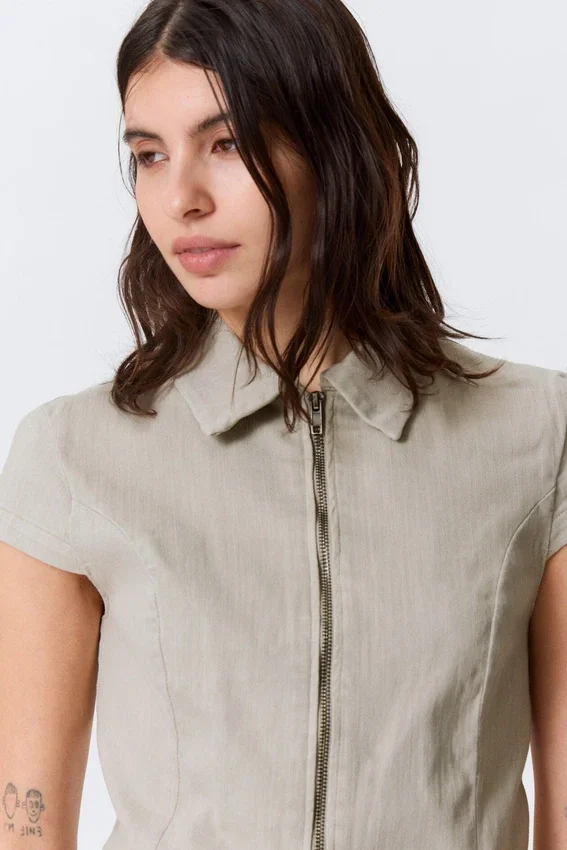 Fitted Short-Sleeved Zip Top – Beige Fitted Short-Sleeved Zip Top – Beige