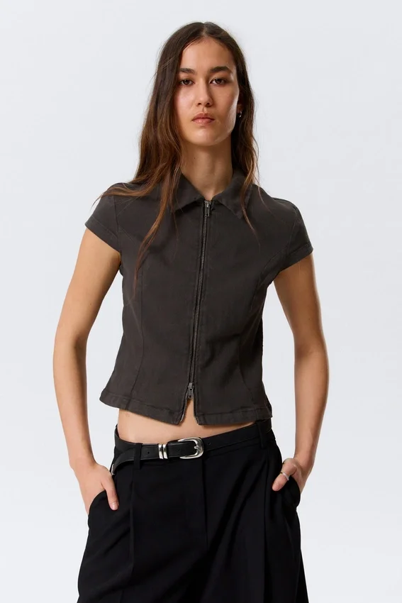 Fitted Short-Sleeved Zip Top – Dark Grey Fitted Short-Sleeved Zip Top – Dark Grey