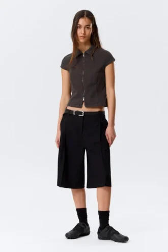 Fitted Short-Sleeved Zip Top – Dark Grey