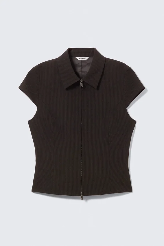 Fitted Short-Sleeved Zip Top – Striped Black Fitted Short-Sleeved Zip Top – Striped Black