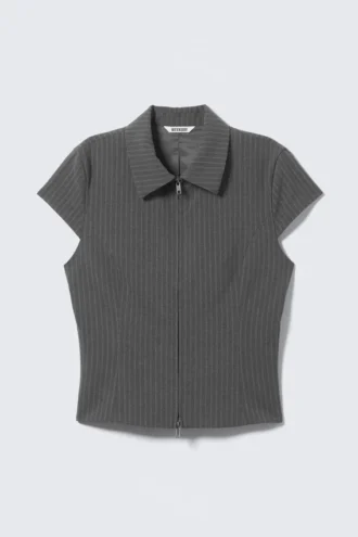 Fitted Short-Sleeved Zip Top – Striped Grey
