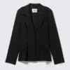 Fitted Single-Breasted Blazer – Black Fitted Single-Breasted Blazer – Black