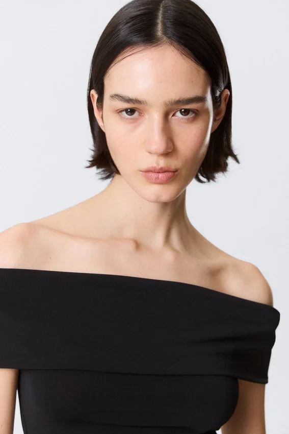 Fitted Sleeveless Off-Shoulder Top – Black Fitted Sleeveless Off-Shoulder Top – Black