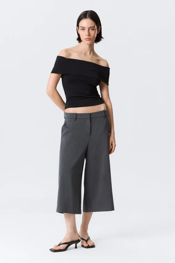 Fitted Sleeveless Off-Shoulder Top – Black Fitted Sleeveless Off-Shoulder Top – Black