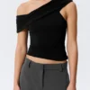 Fitted Sleeveless Off-Shoulder Top – Black Fitted Sleeveless Off-Shoulder Top – Black