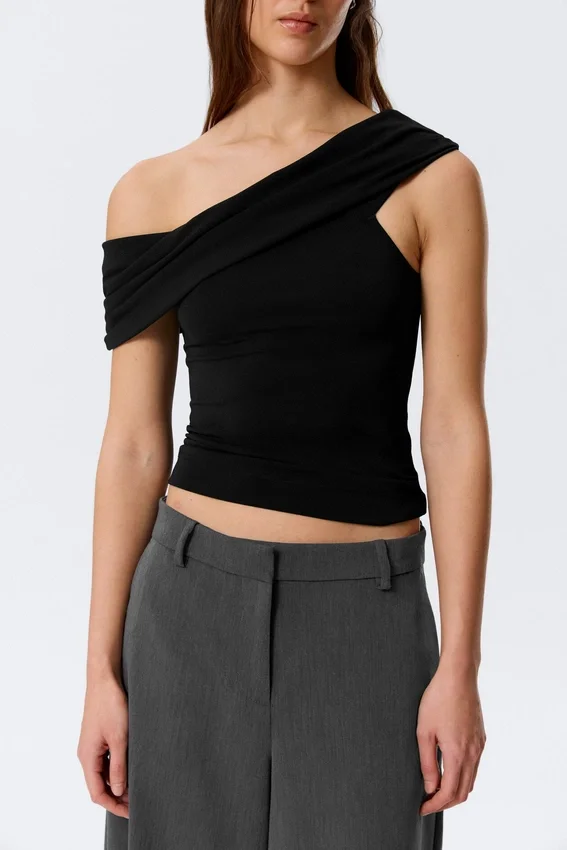 Fitted Sleeveless Off-Shoulder Top – Black Fitted Sleeveless Off-Shoulder Top – Black