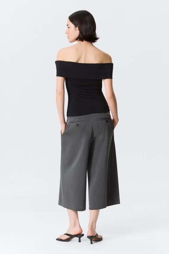 Fitted Sleeveless Off-Shoulder Top – Black Fitted Sleeveless Off-Shoulder Top – Black