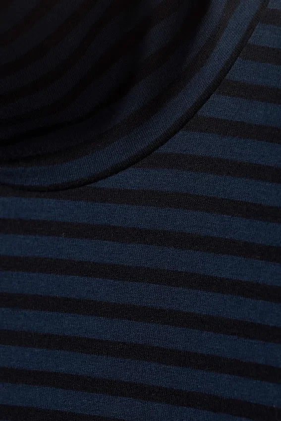 Fitted Striped Turtleneck Top – Striped Dark Blue Fitted Striped Turtleneck Top – Striped Dark Blue