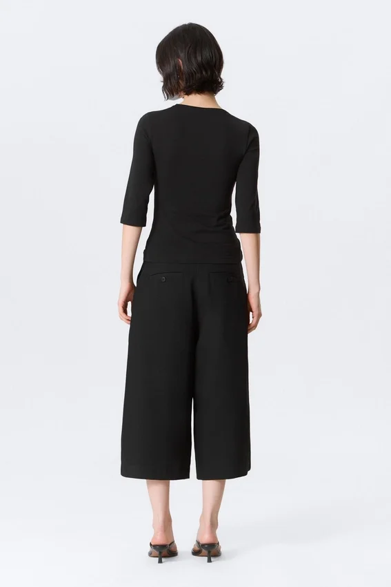 Fitted Three-Quarter Sleeve Top – Black Fitted Three-Quarter Sleeve Top – Black