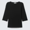 Fitted Three-Quarter Sleeve Top – Black Fitted Three-Quarter Sleeve Top – Black
