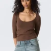 Fitted Three-Quarter Sleeve Top – Dark Brown Fitted Three-Quarter Sleeve Top – Dark Brown
