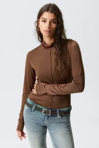 Fitted Turtleneck Top – Brown