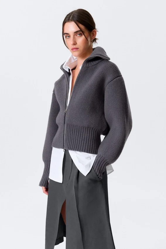 Fitted Turtleneck Wool Sweater – Dark Grey Fitted Turtleneck Wool Sweater – Dark Grey