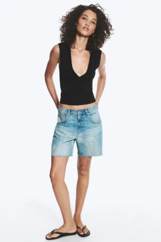 Fitted V-Neck Sleeveless Top – Black