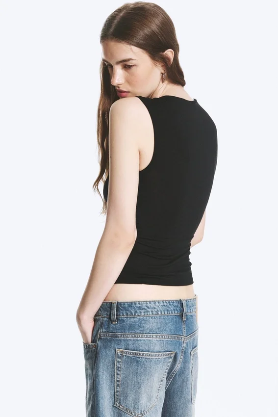 Fitted V-Neck Sleeveless Top – Black Fitted V-Neck Sleeveless Top – Black