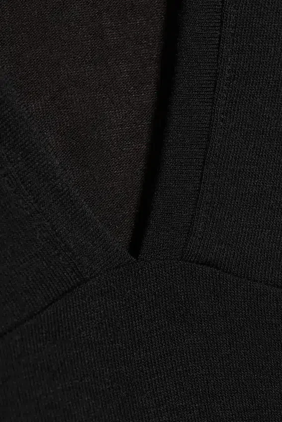 Fitted V-Neck Sleeveless Top – Black Fitted V-Neck Sleeveless Top – Black