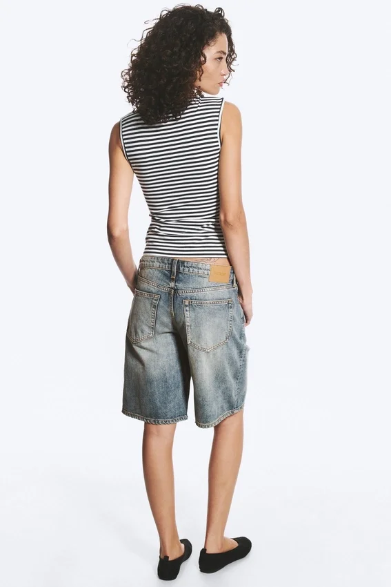Fitted V-Neck Sleeveless Top – Black/White Stripe Fitted V-Neck Sleeveless Top – Black/White Stripe