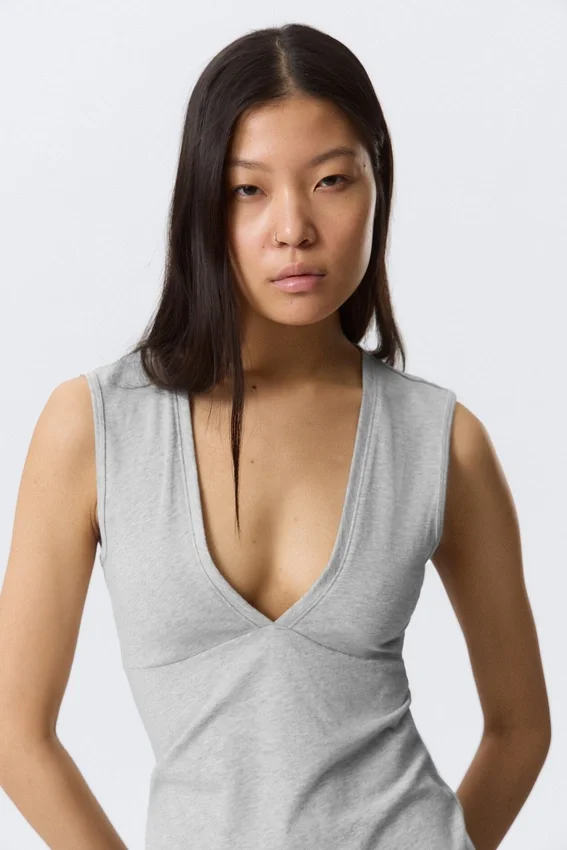 Fitted V-Neck Sleeveless Top – Light Grey Melange Fitted V-Neck Sleeveless Top – Light Grey Melange