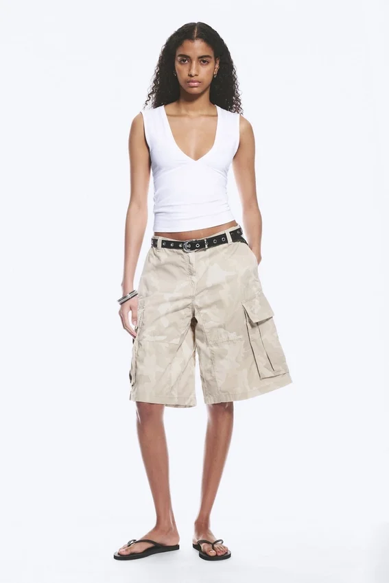 Fitted V-Neck Sleeveless Top – White Fitted V-Neck Sleeveless Top – White