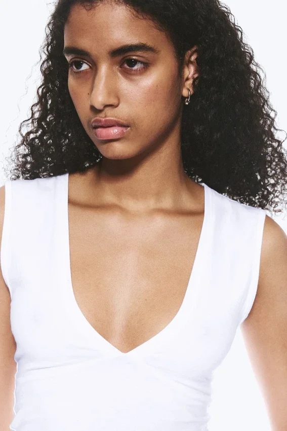 Fitted V-Neck Sleeveless Top – White Fitted V-Neck Sleeveless Top – White
