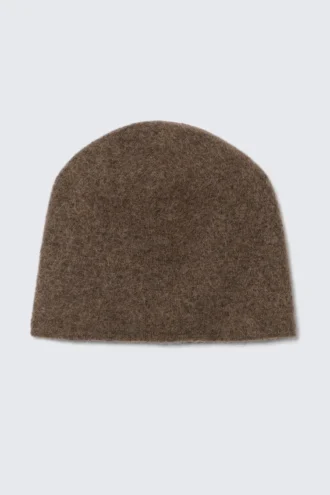 Fluffy Beanie – Dark Mole