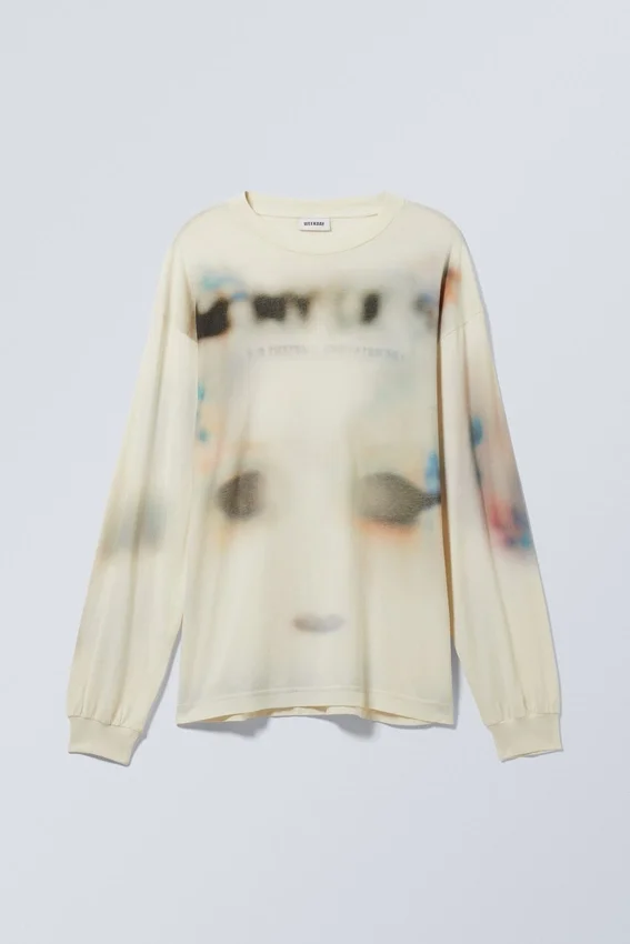 Graphic Oversized Long Sleeve T-Shirt – Dusty White Graphic Oversized Long Sleeve T-Shirt – Dusty White