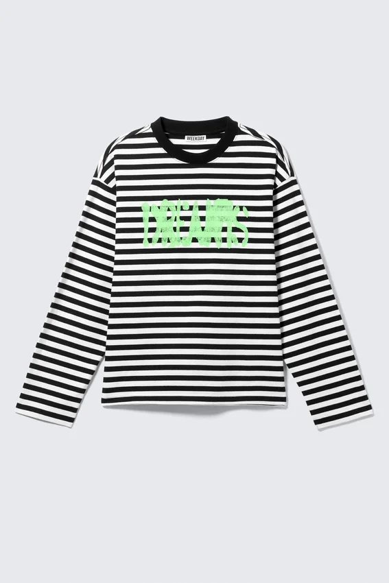 Great Boxy Graphic Long Sleeve T-Shirt – Black & White Stripe – Dreams Great Boxy Graphic Long Sleeve T-Shirt – Black & White Stripe – Dreams
