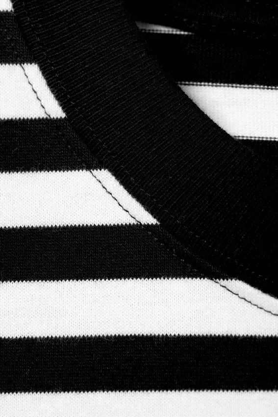 Great Boxy Graphic Long Sleeve T-Shirt – Black & White Stripe – Dreams Great Boxy Graphic Long Sleeve T-Shirt – Black & White Stripe – Dreams