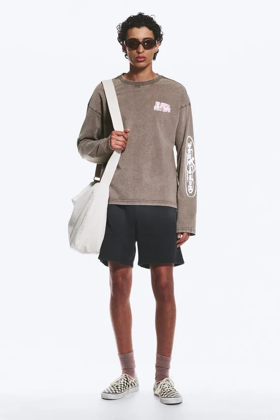 Great Boxy Graphic Long Sleeve T-Shirt – Dark Mole – Logo Mix Great Boxy Graphic Long Sleeve T-Shirt – Dark Mole – Logo Mix