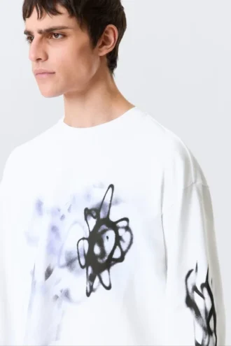 Great Boxy Graphic Long Sleeve T-Shirt – White – Airways Great Boxy Graphic Long Sleeve T-Shirt – White – Airways