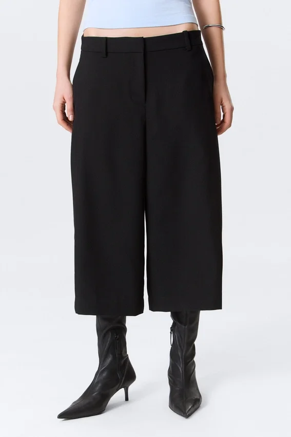 Hanne H Capri Suiting Trousers – Black Hanne H Capri Suiting Trousers – Black