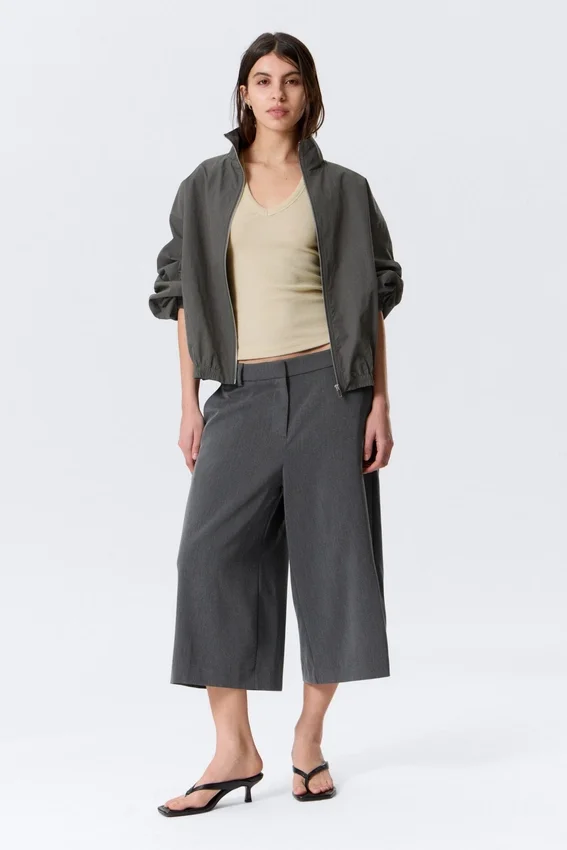 Hanne H Capri Suiting Trousers – Dark Grey Melange Hanne H Capri Suiting Trousers – Dark Grey Melange
