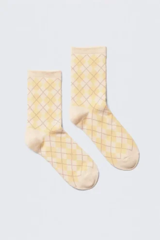 Jacquard Knit Argyle Crew Socks – Ecru & Dusty Yellow Argyle