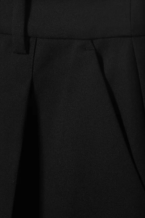 Knee-Length Suiting Shorts – Black Knee-Length Suiting Shorts – Black