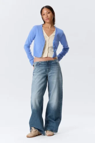 Knitted Double-Layered V-Neck Cardigan – Blue/Off-White Knitted Double-Layered V-Neck Cardigan – Blue/Off-White