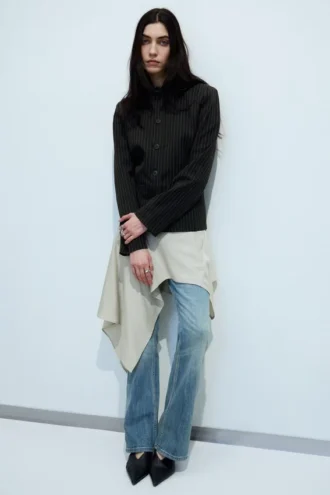 Lean Buttoned Jacket – Pinstriped Black