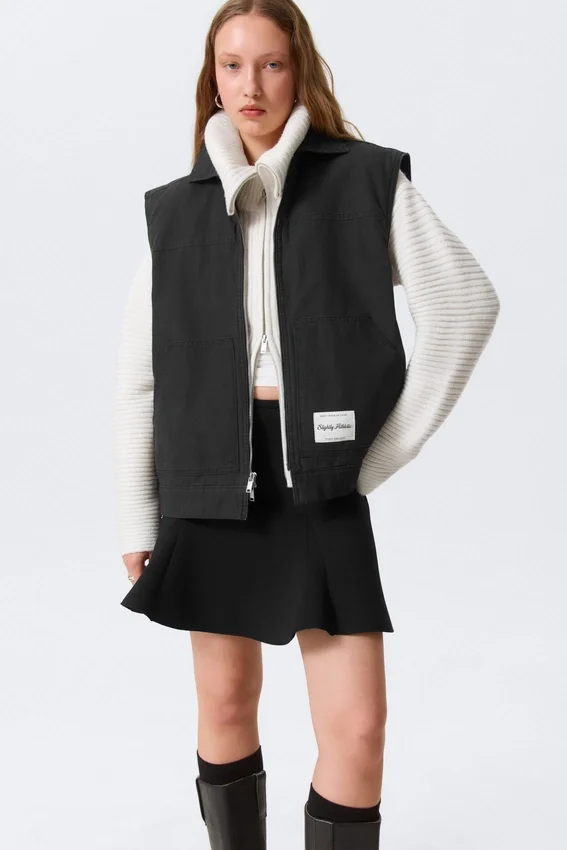 Lightly Padded Canvas Zip Vest – Black Lightly Padded Canvas Zip Vest – Black