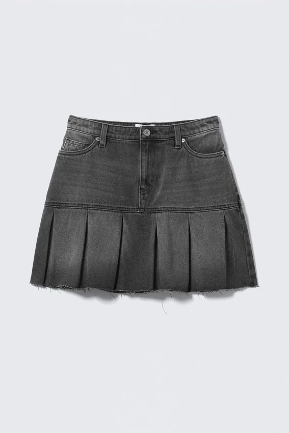 Liz Low Rise Pleated Twill Skirt – Haunted Black – Washed Black Liz Low Rise Pleated Twill Skirt – Haunted Black – Washed Black