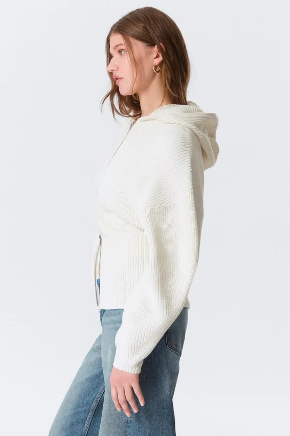 Long Knitted Zip Hoodie – White Long Knitted Zip Hoodie – White