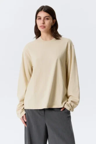 Long-Sleeved Boxy Cotton T-Shirt – Light Beige