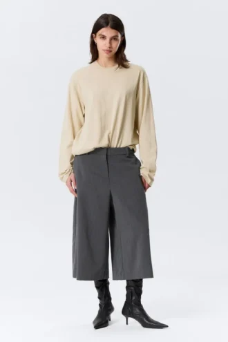 Long-Sleeved Boxy Cotton T-Shirt – Light Beige