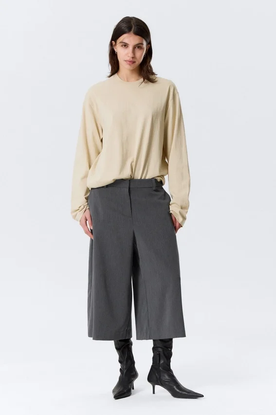 Long-Sleeved Boxy Cotton T-Shirt – Light Beige Long-Sleeved Boxy Cotton T-Shirt – Light Beige