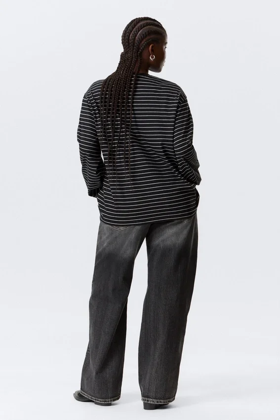 Long-Sleeved Boxy Cotton T-Shirt – Striped Black Long-Sleeved Boxy Cotton T-Shirt – Striped Black