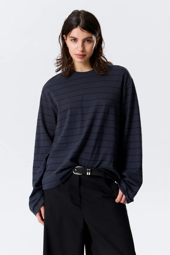 Long-Sleeved Boxy Cotton T-Shirt – Striped Dark Blue Long-Sleeved Boxy Cotton T-Shirt – Striped Dark Blue