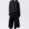 Long-Sleeved Boxy Cotton T-Shirt – Striped Dark Blue Long-Sleeved Boxy Cotton T-Shirt – Striped Dark Blue
