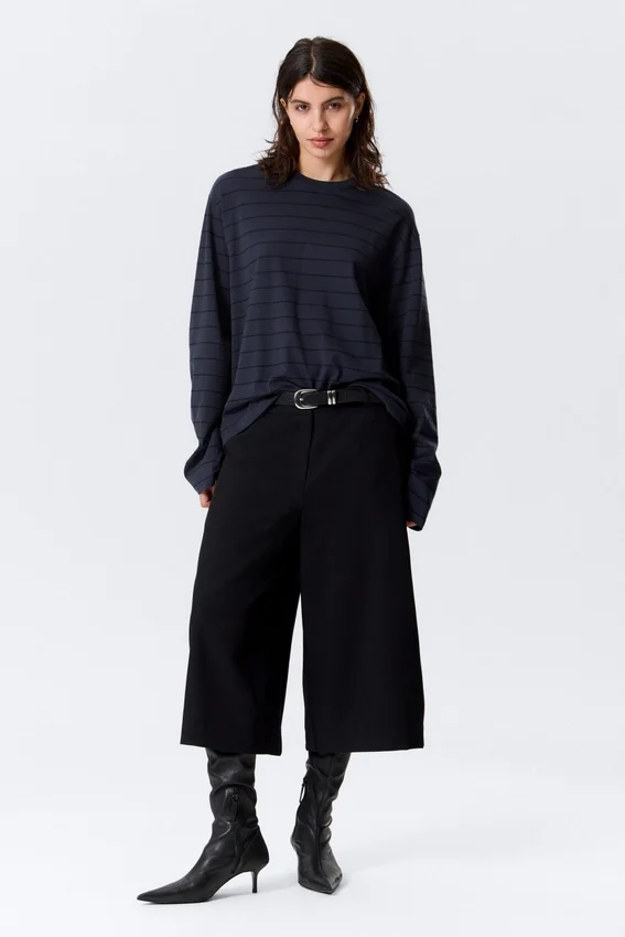 Long-Sleeved Boxy Cotton T-Shirt – Striped Dark Blue Long-Sleeved Boxy Cotton T-Shirt – Striped Dark Blue