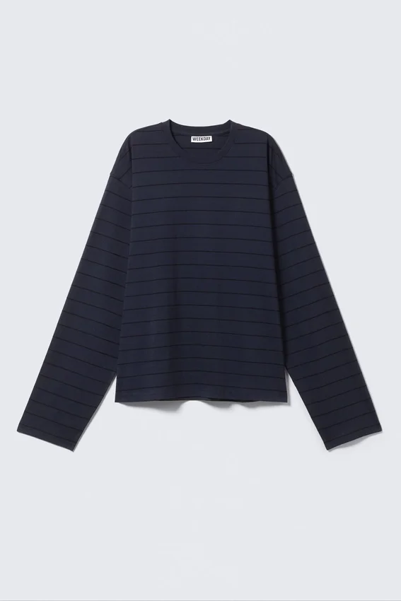 Long-Sleeved Boxy Cotton T-Shirt – Striped Dark Blue Long-Sleeved Boxy Cotton T-Shirt – Striped Dark Blue