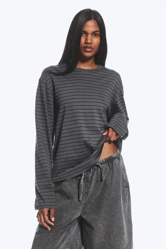 Long-Sleeved Boxy Cotton T-Shirt – Striped Dark Grey Long-Sleeved Boxy Cotton T-Shirt – Striped Dark Grey