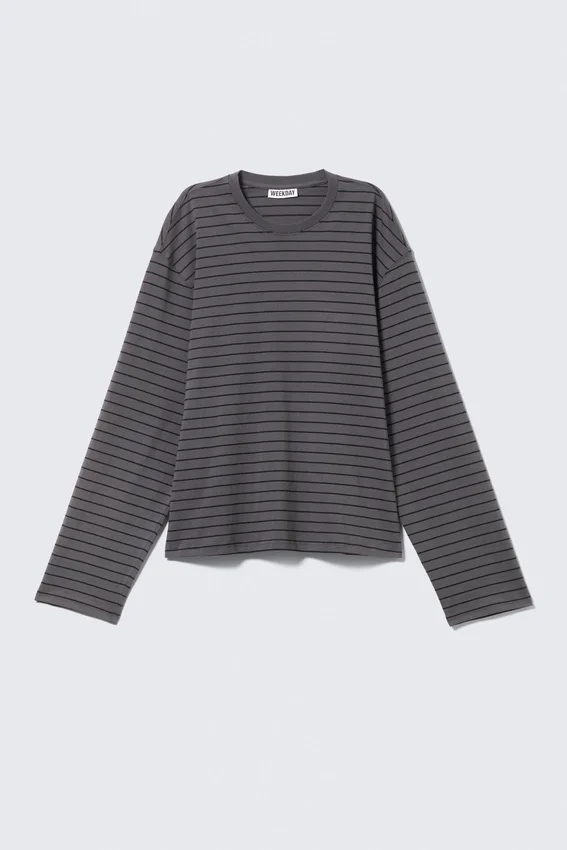 Long-Sleeved Boxy Cotton T-Shirt – Striped Dark Grey Long-Sleeved Boxy Cotton T-Shirt – Striped Dark Grey